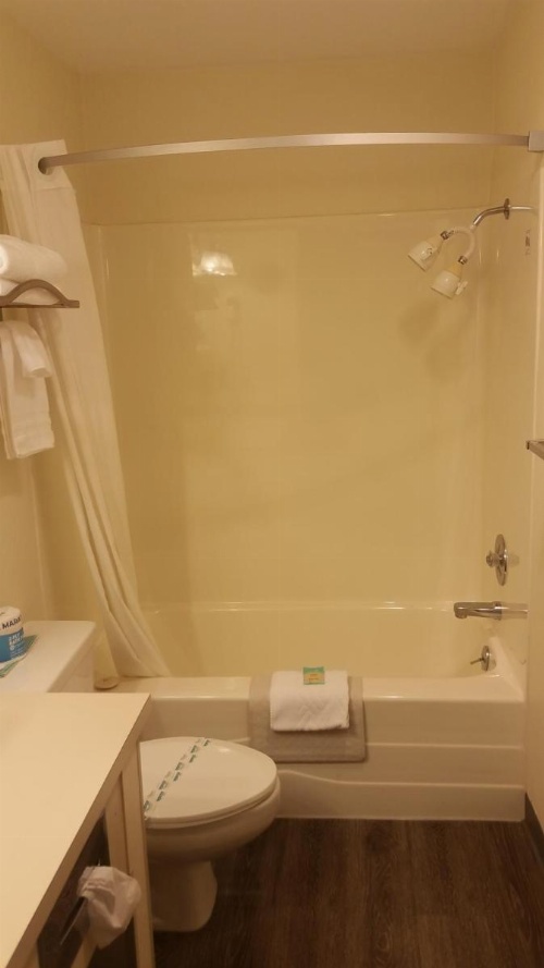 Tradewinds Motel image 15