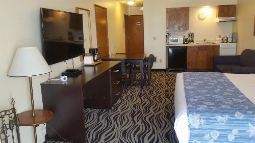 Tradewinds Motel image 16