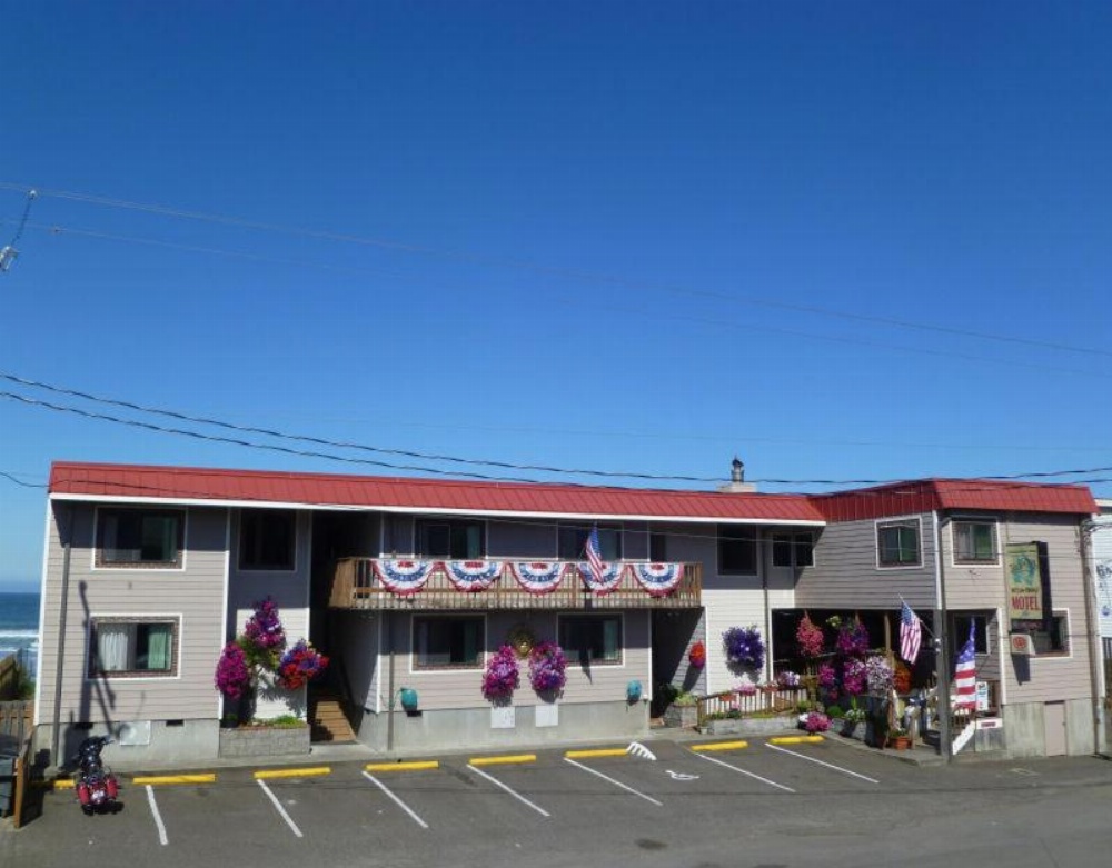 Tradewinds Motel Main image