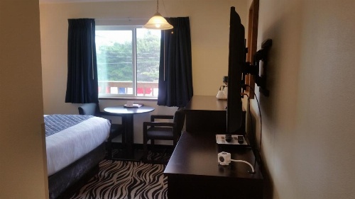 Tradewinds Motel image 24