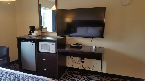 Tradewinds Motel image 26