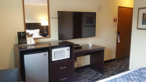 Tradewinds Motel image 31