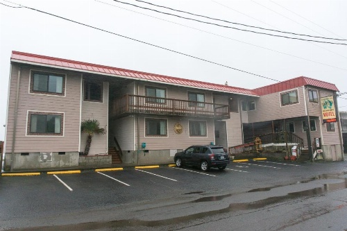 Tradewinds Motel image 35