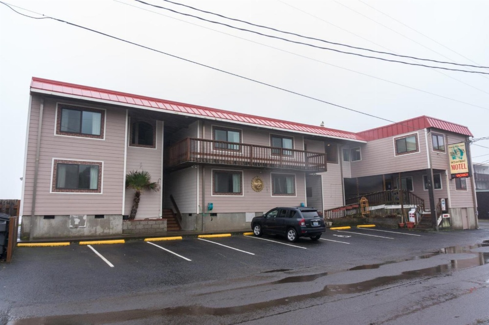 Tradewinds Motel