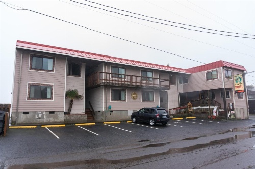 Tradewinds Motel image 4