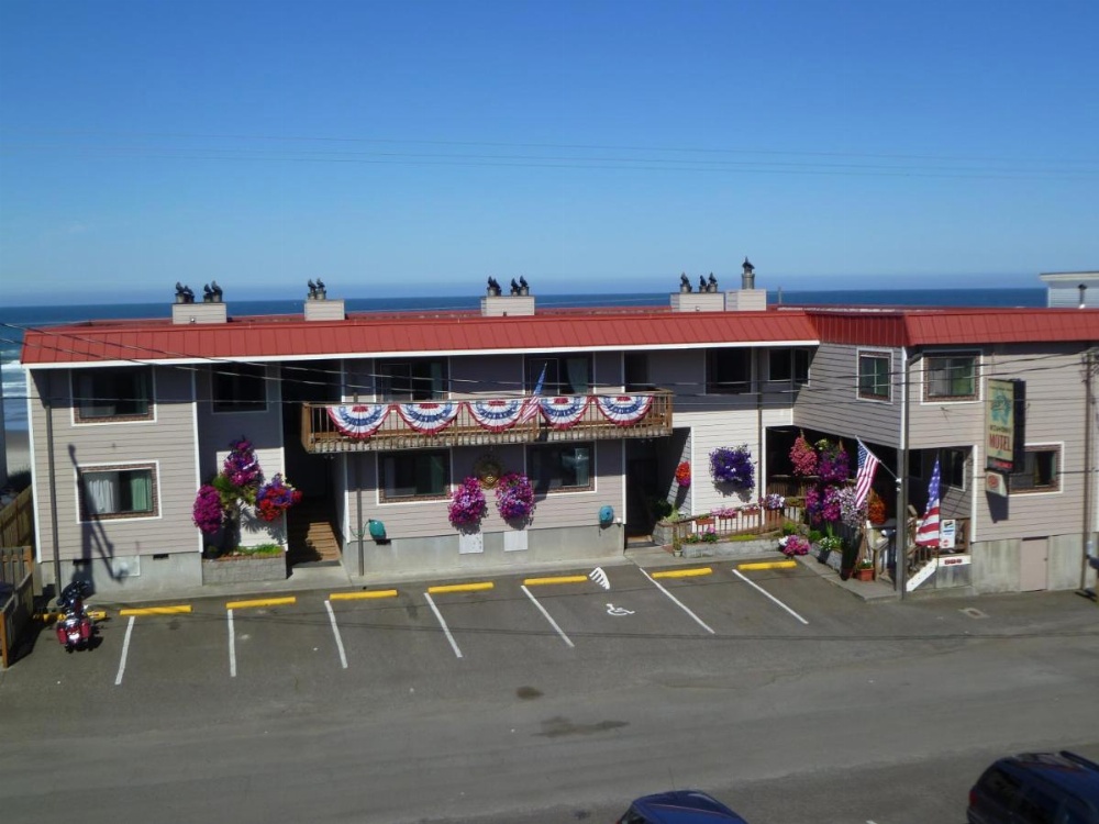 Tradewinds Motel
